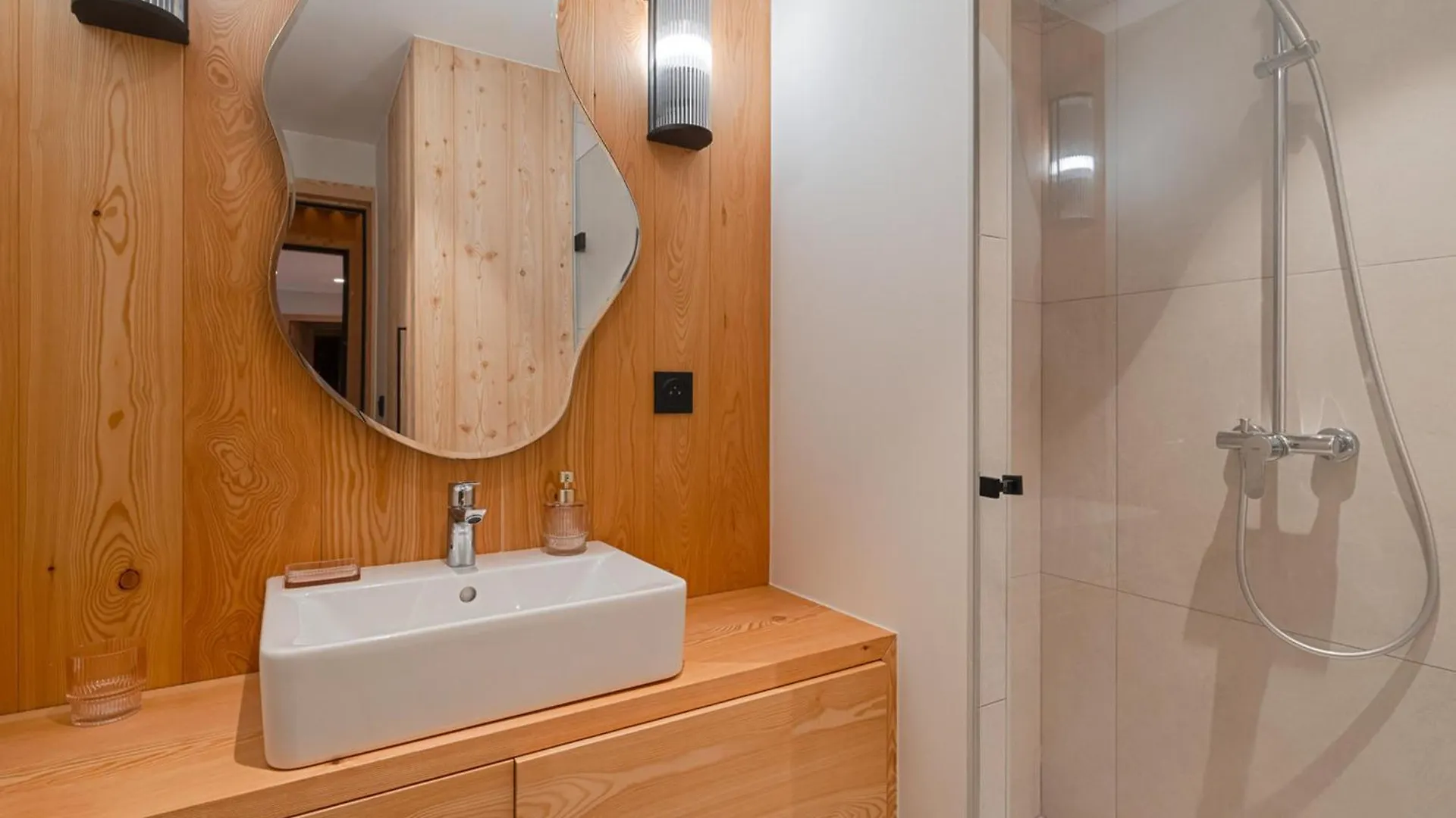 Apartment Appartement Renove Proche Pistes, Terrasse Spacieuse - Fr-1-808-21 La Salle-les-Alpes